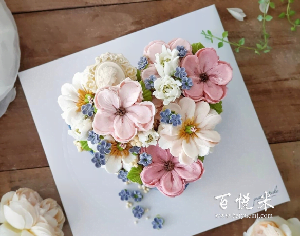 蛋糕裱花师好学吗,请问韩式裱花是什么样的裱花？